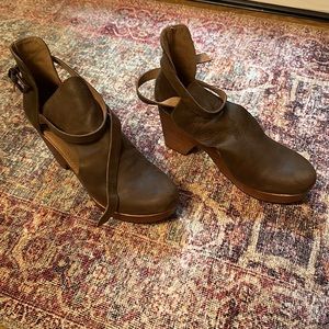 Free People Cedar Clogs Heeled Shoes Women Size 40